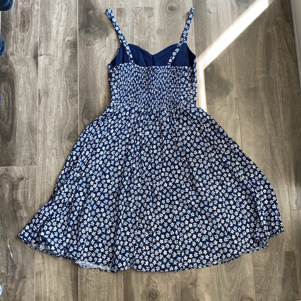 Women’s Old Navy cami navy floral dress - daisy - Picture 8 of 8